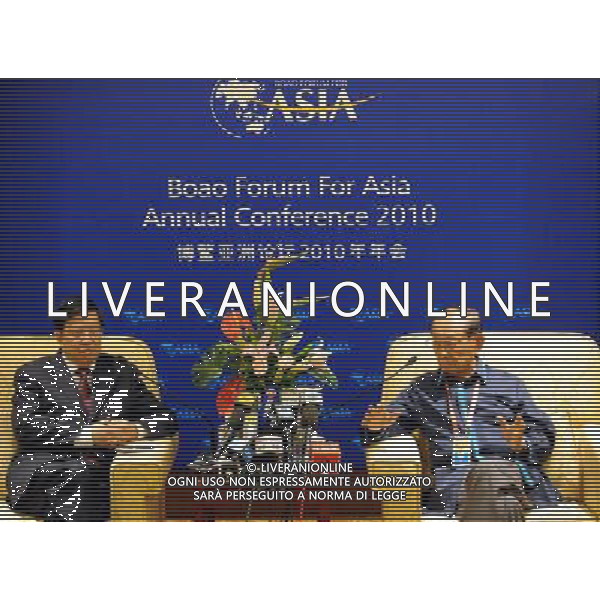 (100411) -- BOAO, April 11, 2010 -- Fidel Valdez Ramos (R), Boao Forum for Asia (BFA) Chairman of Board of Directors and former President of Philippines, speaks on a news conference during the Boao Forum for Asia (BFA) Annual Conference 2010 in Boao, a scenic town in south China\'s Hainan Province, April 11, 2010. The 3-day BFA Annual Conference 2010 concluded on Sunday. Zhao Yingquan) (jl) ©Photosot/Agenzia Aldo Liverani Sas - ITALY ONLY: FORUM PER L\'ASIA 2010 CHE SI TIENE NELLA CITTA\' CINESE DI BOAO