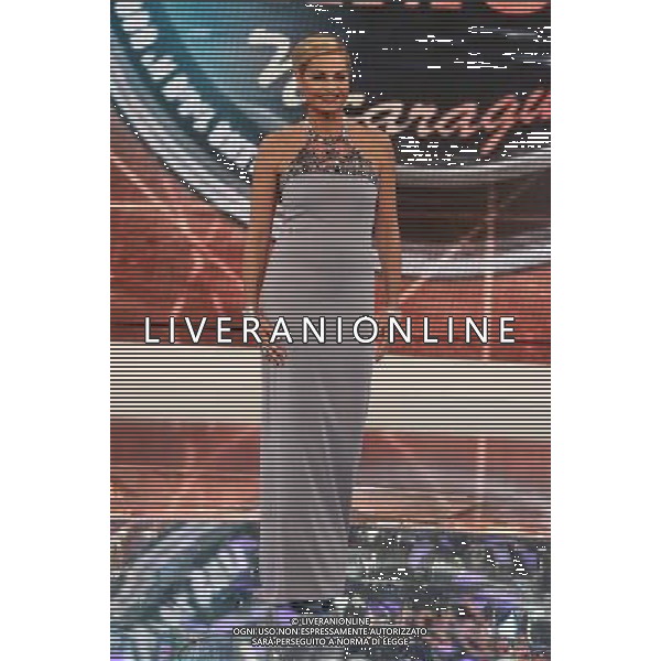 TRASMISSIONE TV: \' L\' ISOLA DEI FAMOSI - NICARAGUA\' nella foto: Simona VENTURA ( vestito GUCCI) © Antonio Sorano - Ag. Aldo Liverani sas