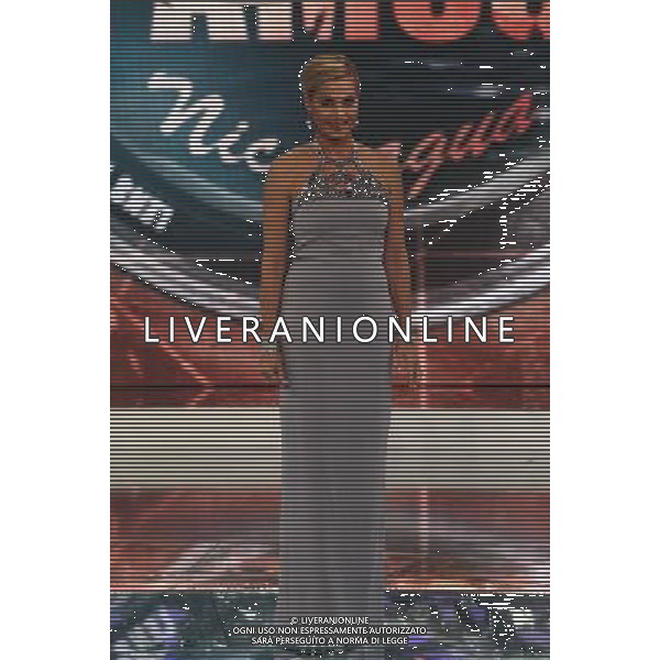 TRASMISSIONE TV: \' L\' ISOLA DEI FAMOSI - NICARAGUA\' nella foto: Simona VENTURA ( vestito GUCCI) © Antonio Sorano - Ag. Aldo Liverani sas