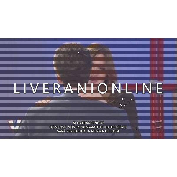 TRASMISSIONE TELEVISIVA\'VERISSIMO\' 17/04/2010 NELLA FOTO PIERSILVIO BERLUSCONI ENTRA NEGLI STUDI TELEVISIVI CON TRE ROSE PER SILVIA TOFFANIN ALL\'ULTIMA PUNTATA PRIMA DEL PARTO. IMMAGINI TELEVISIVE CANALE 5 OBBLIGATORIO CITARE LA FONTE TELEVISIVA AG ALDO LIVERANI