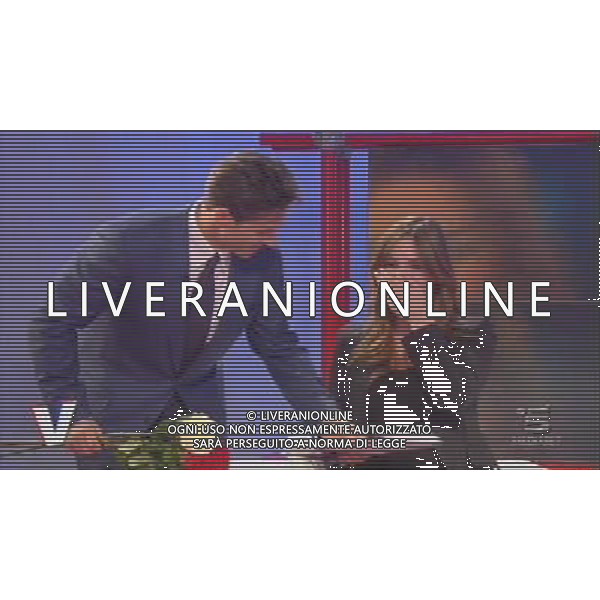TRASMISSIONE TELEVISIVA\'VERISSIMO\' 17/04/2010 NELLA FOTO PIERSILVIO BERLUSCONI ENTRA NEGLI STUDI TELEVISIVI CON TRE ROSE PER SILVIA TOFFANIN ALL\'ULTIMA PUNTATA PRIMA DEL PARTO. IMMAGINI TELEVISIVE CANALE 5 OBBLIGATORIO CITARE LA FONTE TELEVISIVA AG ALDO LIVERANI