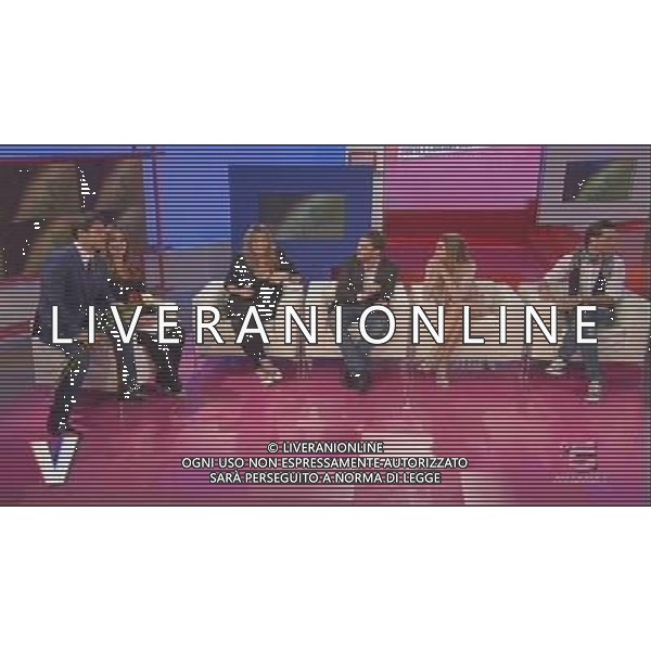 TRASMISSIONE TELEVISIVA\'VERISSIMO\' 17/04/2010 NELLA FOTO PIERSILVIO BERLUSCONI ENTRA NEGLI STUDI TELEVISIVI CON TRE ROSE PER SILVIA TOFFANIN ALL\'ULTIMA PUNTATA PRIMA DEL PARTO. IMMAGINI TELEVISIVE CANALE 5 OBBLIGATORIO CITARE LA FONTE TELEVISIVA AG ALDO LIVERANI