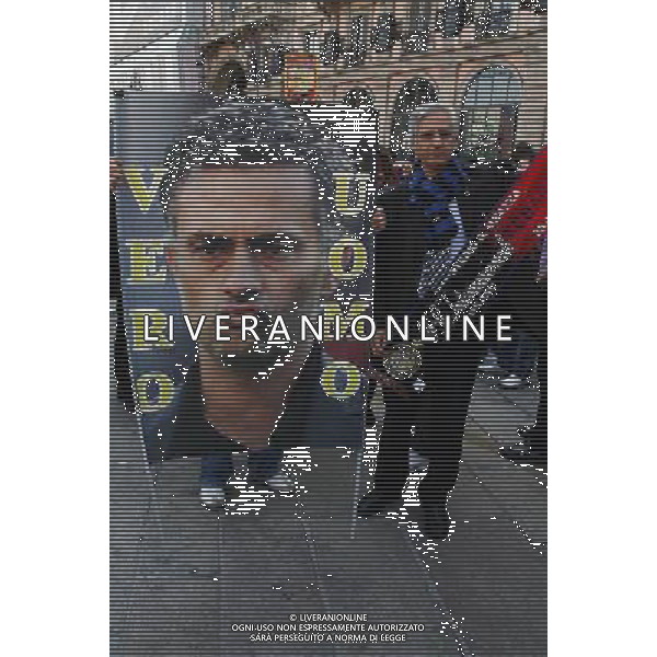 TIFOSI DEL BARCELLONA CALCIO IN PIAZZA DUOMO PRIMA DELLA PARTITA DI SEMIFINALE DI CHAMPIONS LEAGUE CONTRO L\'INTER CALCIO nella foto: tifoso dell\'Inter © ANTONIO SORANO - AG. ALDO LIVERANI SAS