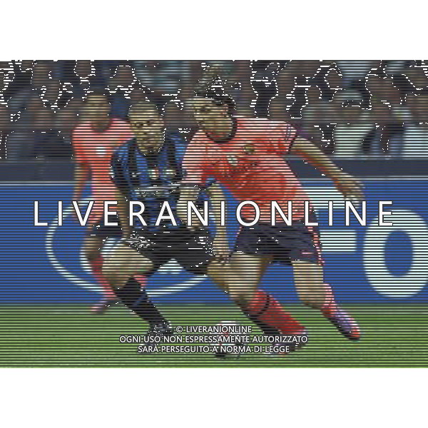 INTER - BARCELLONA SEMIFINALE DI ANDATA CHAMPIONS LEAGUE 20/04/2010 NELLA FOTO zlatan ibrahimovic e samuel walter ©LUZZANI/AGENZIA ALDO LIVERANI SAS