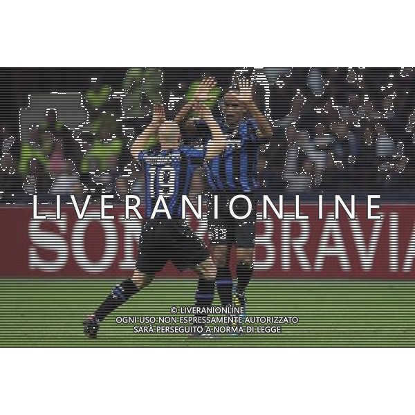 INTER - BARCELLONA SEMIFINALE DI ANDATA CHAMPIONS LEAGUE 20/04/2010 NELLA FOTO esultanza dopo il gol di douglas maicon del 2-1 con esteban cambiasso ©LUZZANI/AGENZIA ALDO LIVERANI SAS 