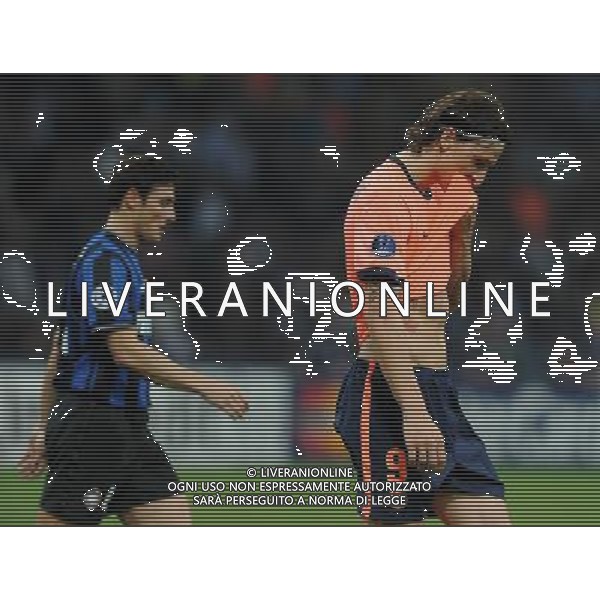 Champions League 2009/2010 Semifinale Andata Milano - 20.04.2010 Inter-Barcellona Nella Foto: ZLATAN IBRAHIMOVIC-ZANETTI JAVIER /Ph.Vitez-Ag. Aldo Liverani
