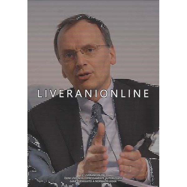 MILANO 20/4/2010 SOLE 24 ORE VIA MONTEROSA, 91 FORUM BANCA \' IMPRESA. DIBATITO SUL RILANCIO INDUSTRIALE E FINANZIARIO: I PROTAGONISTI A CONFRONTO NELLA FOTO GREGORIO DE FELICE RESPONSABILE STUDI E RICERCHE INTESA SANPAOLO FOTO ROMANO/AG ALDO LIVERANI