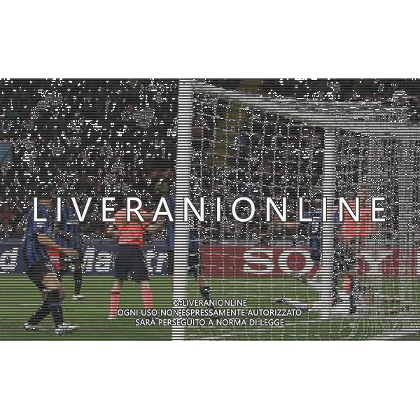 INTER - BARCELLONA SEMIFINALE DI ANDATA CHAMPIONS LEAGUE 20/04/2010 NELLA FOTO salvataggio di lucio ©LUZZANI/AGENZIA ALDO LIVERANI SAS 