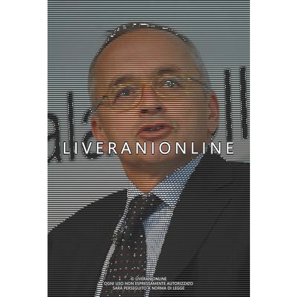 MILANO 20/4/2010 SOLE 24 ORE VIA MONTEROSA, 91 FORUM BANCA \' IMPRESA. DIBATITO SUL RILANCIO INDUSTRIALE E FINANZIARIO: I PROTAGONISTI A CONFRONTO NELLA FOTO ANTONIO VIGNI DIRETTORE GENERALE BANCA MONTE PASCHI DI SIENA FOTO ROMANO/AG ALDO LIVERANI