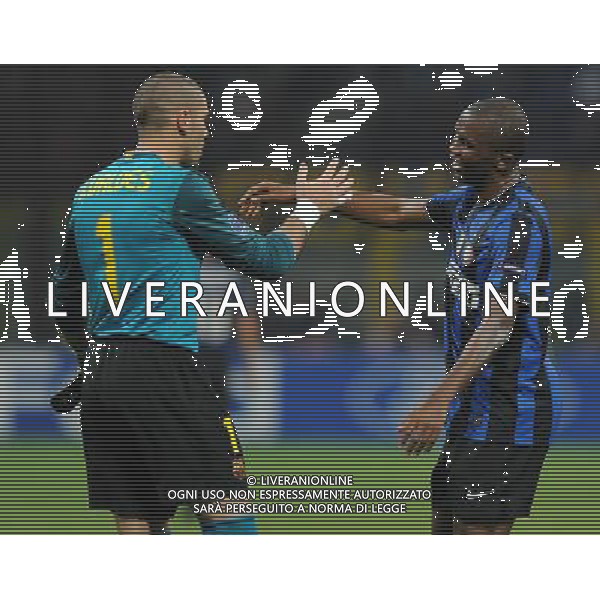 Champions League 2009/2010 Semifinale Andata Milano - 20.04.2010 Inter-Barcellona Nella Foto:VALDES VICTOR-ETO\'O SAMUEL /Ph.Vitez-Ag. Aldo Liverani