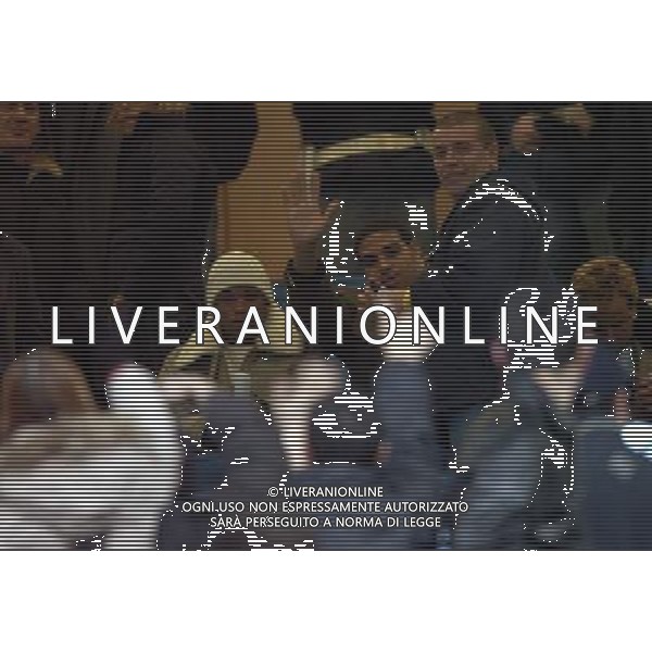 MILANO 21/01/04 TIM CUP 2003/04 INTER- UDINESE nella foto adriano in tribuna saluta i tifosi* ag.aldo liverani