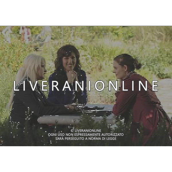 SERIE TELEVISIVA Bones 2010 NELA FOTO Cyndi Lauper, Michaela Conlin, Emily Deschanel AG ALDO LIVERANI 