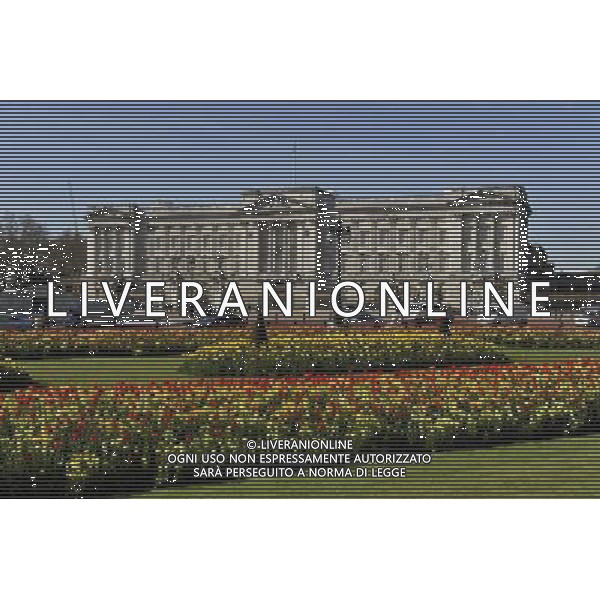 Buckingham Palace in London with spring flowers ©Photoshot/Agenzia Aldo Liverani Sas - ITALY ONLY - LONDRA