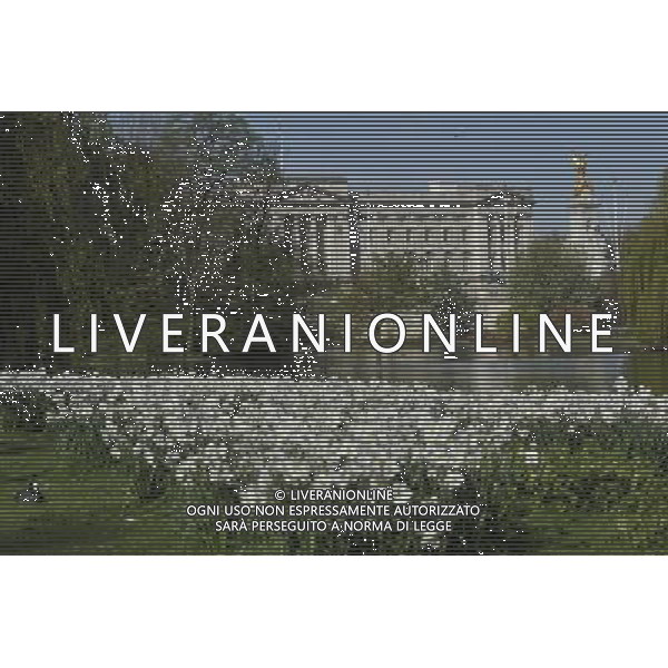 Buckingham Palace in London with spring flowers ©Photoshot/Agenzia Aldo Liverani Sas - ITALY ONLY - LONDRA