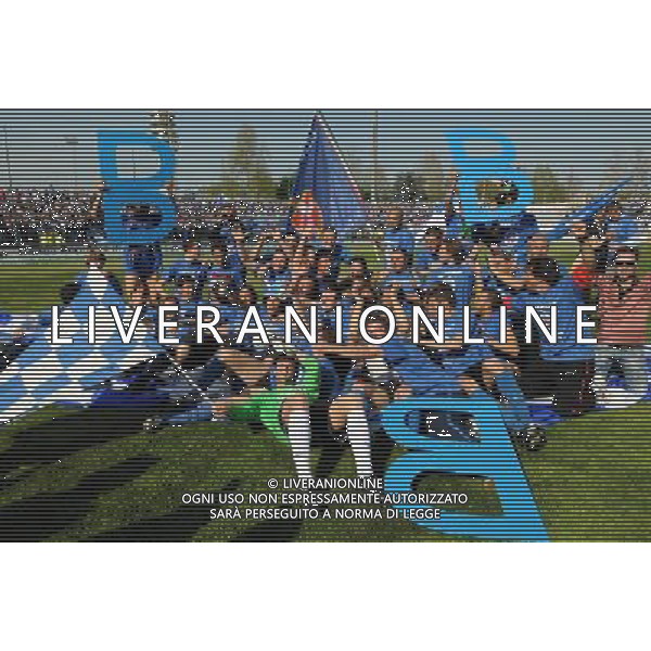 Campionato Lega PRO 1° Divisione Novara 25-04-2010 Novara - Cremonese nella foto: la festa del Novara per la promozione in serie B dopo la fine della gara foto Garavaglia - ag. Aldo Liverani sas