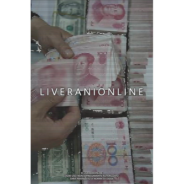 VALUTA MONETARIA: DOLLARI U.S.A. E RENMIMBI ( RMB) - YUAN CINA © Xie Zhengyi/ColorChinaPhoto - Ag. Aldo Liverani sas ITALY ONLY