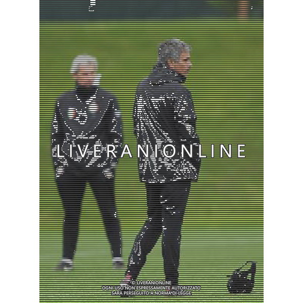 APPIANO GENTILE (CO) 27/4/2010 ALLENAMENTO DELL\' INTER PRIMA DELLA PARTENZA PER INCONTRARE IL BARCELLONA IN CHAMPIONS LEAGUE NELLA FOTO JOSE\' MOURINHO ©ROMANO/AGENZIA ALDO LIVERANI SAS