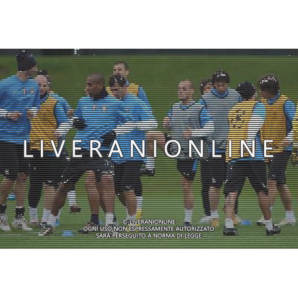 APPIANO GENTILE (CO) 27/4/2010 ALLENAMENTO DELL\' INTER PRIMA DELLA PARTENZA PER INCONTRARE IL BARCELLONA IN CHAMPIONS LEAGUE NELLA FOTO WESLEY SNEIJDER DURANTE L\'ALLENAMENTO DI GRUPPO ©ROMANO/AGENZIA ALDO LIVERANI SAS