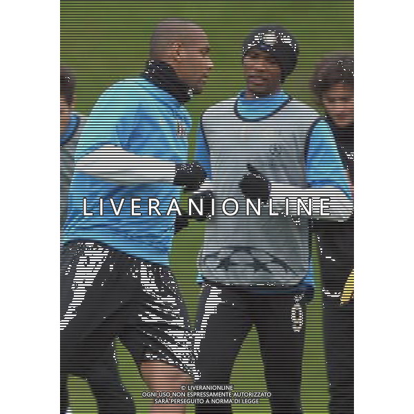 APPIANO GENTILE (CO) 27/4/2010 ALLENAMENTO DELL\' INTER PRIMA DELLA PARTENZA PER INCONTRARE IL BARCELLONA IN CHAMPIONS LEAGUE NELLA FOTO DOUGLAS MAICON E SAMUEL ETO\'O ©ROMANO/AGENZIA ALDO LIVERANI SAS