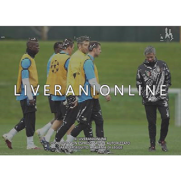 APPIANO GENTILE (CO) 27/4/2010 ALLENAMENTO DELL\' INTER PRIMA DELLA PARTENZA PER INCONTRARE IL BARCELLONA IN CHAMPIONS LEAGUE NELLA FOTO JOSE\' MOURINHO, MARIO BALOTELLI E COMPAGNI ©ROMANO/AGENZIA ALDO LIVERANI SAS