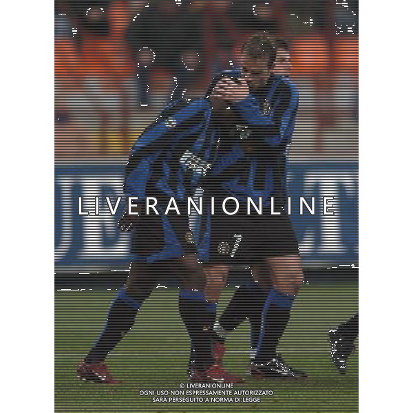 Milano 22/01/2004 coppa italia TIM CUP 2003/04 inter-udinese 3:1 nella foto martins e van der meyde esultano ph marco luzzani/ag aldo liverani s.a.s.