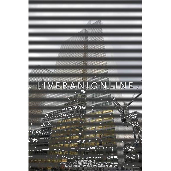 The Goldman Sachs building at 200 West Street in Lower Manhattan on 21 April 2010. The Goldman Sachs Group, Inc. is a global investment banking and securities firm which engages in investment banking, securities services, investment management and other financial services primarily with institutional clients. Recently, the bank was accused of securities fraud in a civil suit filed by the Securities and Exchange Commission (SEC) that claimed the bank created and sold a mortgage investment that was secretly devised to fail. ©Photoshot/Agenzia Aldo Liverani Sas - ITALY ONLY - La sede legale e il quartier generale a New York della Goldman Sachs una delle piu\' grandi e affermate banche d\'affari del mondo; accusata di frode e secondo la Sec, avrebbe creato e venduto prodotti legati ai subprime.