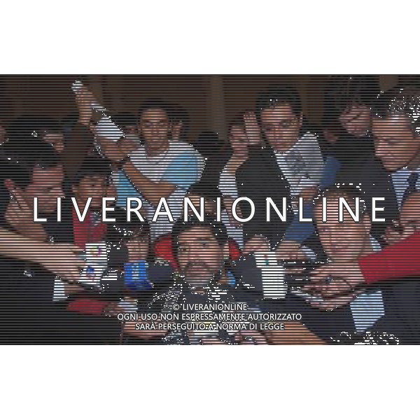 (100427) -- BUENOS AIRES, April 27, 2010 -- Argentina national team coach Diego Maradona (front C) is interviewed while promoting 2010 South Africa World Cup themed books at the Buenos Aires International Book Fair 2010 in Buenos Aires, Argentina, on April 26, 2010. Roberto Azcarate)(lm) ©Photoshot/Agenzia Aldo Liverani Sas - ITALY ONLY - DIEGO ARMANDO MARADONA DURANTE LA PROMOZIONE DEI LIBRI SULLA COPPA DEL MONDO DEL SUD AFRICA 2010, ALLA FIERA INTERNAZIONALE DEL LIBRO DI BUENOS AIRES IN ARGENTINA