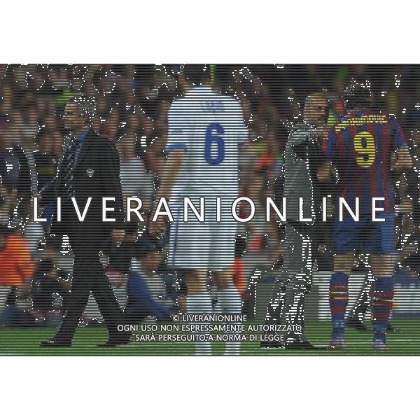 Champions League 2009/2010 Semifinale Ritorno Barcellona - 28.04.2010 Barcellona-Inter Nella Foto: JOSE\' MOURINHO POLEMICO DOPO L\'ESPULSIONEDI THIAGO MOTTA MENTRE JOSEP GUARDIOLA PARLA CON ZLATAN IBRAHIMOVIC /Ph.Vitez-Ag. Aldo Liverani