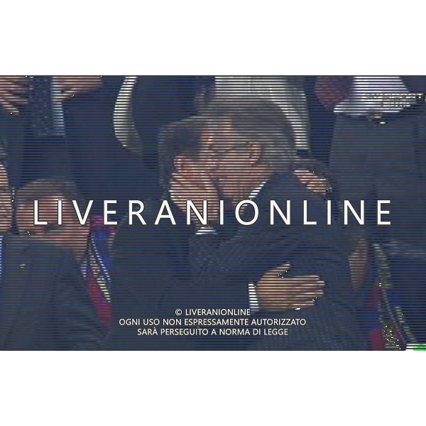 BARCELLONA-INTER SEMIFINALE DI CHAMPIONS LEAGUE 28/04/2010 NELLA FOTO MASSIMO MORATTI ABBRACCIA IL PRESIDENTE DEL BARCELLONA JOAN LAPORTA IMMAGINI TELEVISIVE SKY OBBLIGATORIO CITARE LA FONTE TELEVISIVA