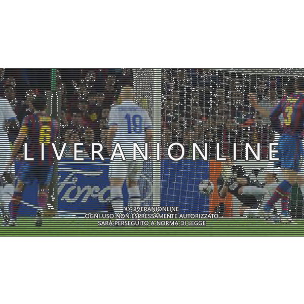 Champions League 2009/2010 Semifinale Ritorno Barcellona - 28.04.2010 Barcellona-Inter Nella Foto:PARATA JULIO CESAR SU XAVI /Ph.Vitez-Ag. Aldo Liverani