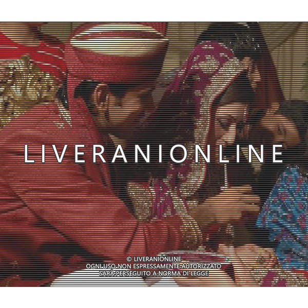 (100428) -- ISLAMABAD, April 28, 2010 () -- A new couple attend a wedding ceremony in Islamabad, capital of Pakistan, April 25, 2010. The country embraces a wedding season since April. (/Yan Zhonghua) (gj) ©Photoshot/Agenzia Aldo Liverani Sas - ITALY ONLY - CERIMONIA - SPOSALIZIO - MATRIMONIO