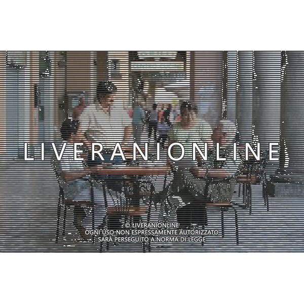 FILM Scontro di civilta\' per un ascensore a Piazza Vittorio 2010 NELLA FOTO Ahmed Hafiene, Francesco Pannofino, Serra Yilmaz, Ninetto Davoli AG ALDO LIVERANI