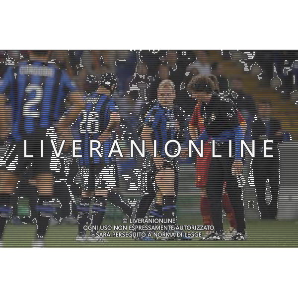 Roma - 05/05/2010 - Stadio Olimpico - Finale di TIM CUP 2009/2010 - Inter vs Roma - nella foto: sneijder esce per infortunio ph. Corradetti / ©Aldo Liverani Sas