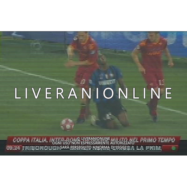 ROMA FINALE DI TIMCUP 2009/2010 ROMA INTER IL FALLO DA ESPULSIONE DI FRANCESCO TOTTI SU MARIO BALOTELLI obbligatorio citare la fonte televisiva sky tg24 PH.ALDO LIVERANI SAS