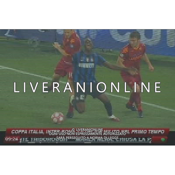 ROMA FINALE DI TIMCUP 2009/2010 ROMA INTER IL FALLO DA ESPULSIONE DI FRANCESCO TOTTI SU MARIO BALOTELLI obbligatorio citare la fonte televisiva sky tg24 PH.ALDO LIVERANI SAS
