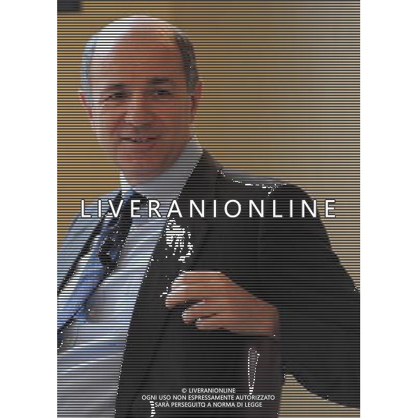 MILANO 7/5/2010 INTESA SAN PAOLO VIA ROMAGNOSI, 5 PRESENTAZIONE DELL\' INIZIATIVA -I LUOGHI DEL CUORE- 5° CENSIMENTO NAZIONALE DEL FAI NELLA FOTO CORRADO PASSERA CONSIGLIERE DELEGATO E CEO DI BANCA INTESA SANPAOLO FOTO ROMANO)AG ALDO LIVERANI