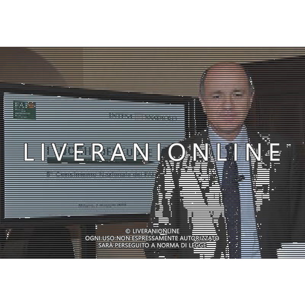 MILANO 7/5/2010 INTESA SAN PAOLO VIA ROMAGNOSI, 5 PRESENTAZIONE DELL\' INIZIATIVA -I LUOGHI DEL CUORE- 5° CENSIMENTO NAZIONALE DEL FAI NELLA FOTO CORRADO PASSERA CONSIGLIERE DELEGATO E CEO DI BANCA INTESA SANPAOLO FOTO ROMANO)AG ALDO LIVERANI