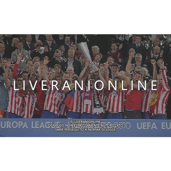 firo Fu§ball Fussball 12.05.2010 UEFA Cup Europa League Finale Atletico Madrid Athletico - FC Fulham 2:1 n.V nella foto l\'esultanza dei giocatori dell\'atletico dopo la conquista della coppa FINALE EUROPA LEAGUE ATLETICO MADRID - FULHAM CALCIO SPORT ph.firo/ALDO LIVERANI ONLY FOR ITALY