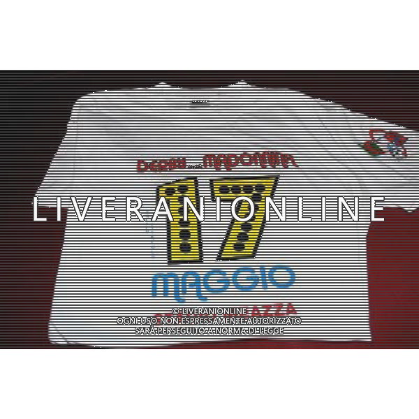 Presentazione del Primo Derby della Madonnina, triangolare di calcio di beneficenza tra personaggi dello sport e dello spettacolo simpatizzanti di Milan, Inter e Juventus. Milano - Arena Civica Brera nella foto: maglietta © Antonio Sorano - Ag. Aldo Liverani sas