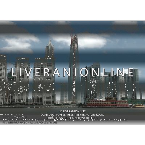 CINA - SHANGHAI 2010 NELLA FOTO: GRATTACIELI NEL DISTRETTO DI PUDONG, SULLA RIVA DEL FIUME HUANGPU DI FRONTE AL BUND DI SHANGAI PH. ANDREA BUSI