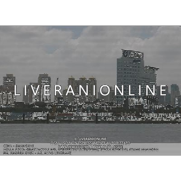 CINA - SHANGHAI 2010 NELLA FOTO: GRATTACIELI NEL DISTRETTO DI PUDONG, SULLA RIVA DEL FIUME HUANGPU DI FRONTE AL BUND DI SHANGAI PH. ANDREA BUSI