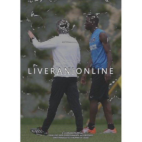 APPIANO GENTILE (CO) 18/5/2010 LA PINETINA, CENTRO SPORTIVO ANGELO MORATTI ALLENAMENTO DELL\'INTER F.C. IN VISTA DELLA FINALE DI CHAMPIONS LEAGUE DI MADRID NELLA FOTO JOSE\' MOURINHO MARIO BALOTELLI FOTO ROMANO/AG ALDO LIVERANI