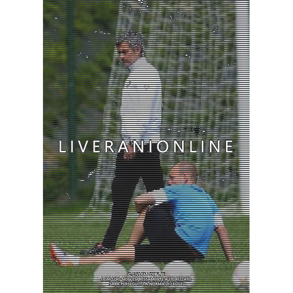 APPIANO GENTILE (CO) 18/5/2010 LA PINETINA, CENTRO SPORTIVO ANGELO MORATTI ALLENAMENTO DELL\'INTER F.C. IN VISTA DELLA FINALE DI CHAMPIONS LEAGUE DI MADRID NELLA FOTO JOSE\' MOURINHO WESLEY SNEIJDER FOTO ROMANO/AG ALDO LIVERANI