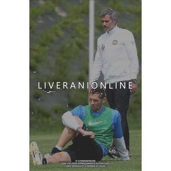 APPIANO GENTILE (CO) 18/5/2010 LA PINETINA, CENTRO SPORTIVO ANGELO MORATTI ALLENAMENTO DELL\'INTER F.C. IN VISTA DELLA FINALE DI CHAMPIONS LEAGUE DI MADRID NELLA FOTO JOSE\' MOURINHO MARCO MATERAZZI FOTO ROMANO/AG ALDO LIVERANI