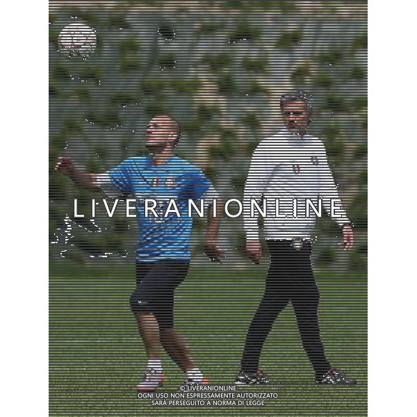 APPIANO GENTILE (CO) 18/5/2010 LA PINETINA, CENTRO SPORTIVO ANGELO MORATTI ALLENAMENTO DELL\'INTER F.C. IN VISTA DELLA FINALE DI CHAMPIONS LEAGUE DI MADRID NELLA FOTO JOSE\' MOURINHO WESLEY SNEIJDER FOTO ROMANO/AG ALDO LIVERANI