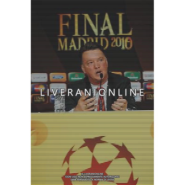 MADRID, SPAIN - MAY 21: In the handout image provided by UEFA, manager Louis van Gaal looks on during the Bayern Munich Press Conference prior to the UEFA Champions League Final match versus Inter Milan at the Estadio Santiago Bernabeu on May 21, 2010 in Madrid, Spain. MADRID, Spagna - 21 maggio: CALCIO SPORT NELLA FOTO L\'allenatore del Bayern Monaco Louis van Gaal durante la Conferenza stampa prima della finale di UEFA Champions League contro l\'Inter al Estadio Santiago Madrid ph. UEFA/ALDO LIVERANI ONLY ITALY *** Local Caption *** Louis van Gaal