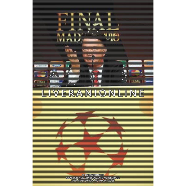 MADRID, SPAIN - MAY 21: In the handout image provided by UEFA, manager Louis van Gaal looks on during the Bayern Munich Press Conference prior to the UEFA Champions League Final match versus Inter Milan at the Estadio Santiago Bernabeu on May 21, 2010 in Madrid, Spain. MADRID, Spagna - 21 maggio: CALCIO SPORT NELLA FOTO L\'allenatore del Bayern Monaco Louis van Gaal durante la Conferenza stampa prima della finale di UEFA Champions League contro l\'Inter al Estadio Santiago Madrid ph. UEFA/ALDO LIVERANI ONLY ITALY *** Local Caption *** Louis van Gaal