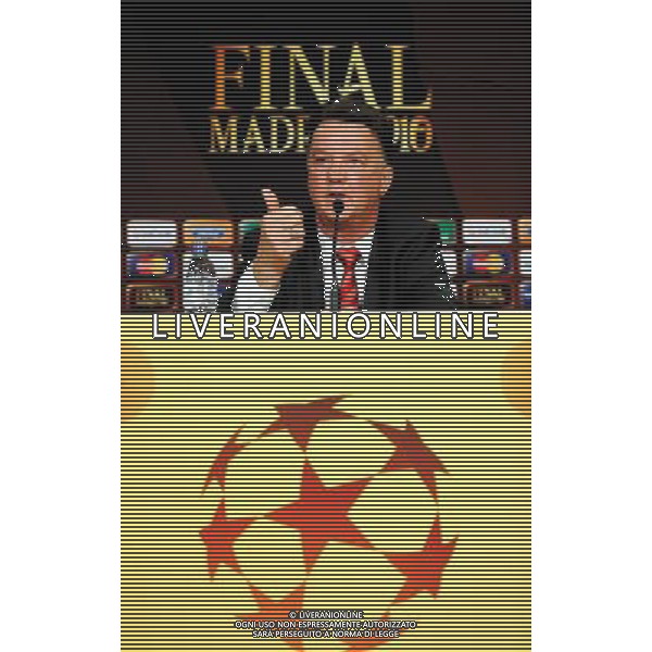 MADRID, SPAIN - MAY 21: In the handout image provided by UEFA, manager Louis van Gaal looks on during the Bayern Munich Press Conference prior to the UEFA Champions League Final match versus Inter Milan at the Estadio Santiago Bernabeu on May 21, 2010 in Madrid, Spain. MADRID, Spagna - 21 maggio: CALCIO SPORT NELLA FOTO L\'allenatore del Bayern Monaco Louis van Gaal durante la Conferenza stampa prima della finale di UEFA Champions League contro l\'Inter al Estadio Santiago Madrid ph. UEFA/ALDO LIVERANI ONLY ITALY *** Local Caption *** Louis van Gaal