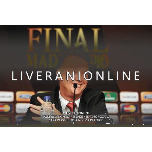 MADRID, SPAIN - MAY 21: In the handout image provided by UEFA, manager Louis van Gaal looks on during the Bayern Munich Press Conference prior to the UEFA Champions League Final match versus Inter Milan at the Estadio Santiago Bernabeu on May 21, 2010 in Madrid, Spain. MADRID, Spagna - 21 maggio: CALCIO SPORT NELLA FOTO L\'allenatore del Bayern Monaco Louis van Gaal durante la Conferenza stampa prima della finale di UEFA Champions League contro l\'Inter al Estadio Santiago Madrid ph. UEFA/ALDO LIVERANI ONLY ITALY *** Local Caption *** Louis van Gaal