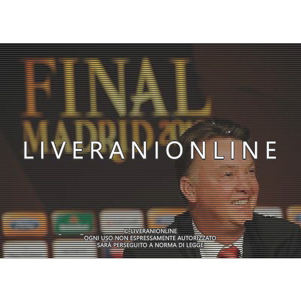 MADRID, SPAIN - MAY 21: In the handout image provided by UEFA, manager Louis van Gaal looks on during the Bayern Munich Press Conference prior to the UEFA Champions League Final match versus Inter Milan at the Estadio Santiago Bernabeu on May 21, 2010 in Madrid, Spain. MADRID, Spagna - 21 maggio: CALCIO SPORT NELLA FOTO L\'allenatore del Bayern Monaco Louis van Gaal durante la Conferenza stampa prima della finale di UEFA Champions League contro l\'Inter al Estadio Santiago Madrid ph. UEFA/ALDO LIVERANI ONLY ITALY *** Local Caption *** Louis van Gaal